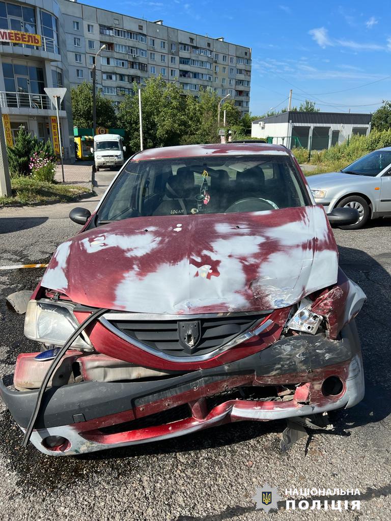 ДТП Харків: Влетів у Dacia Logan та травмував пасажира на проспекті юнак за кермом Volkswagen Passat